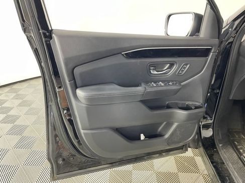 Used 2023 Honda Pilot Touring image 12
