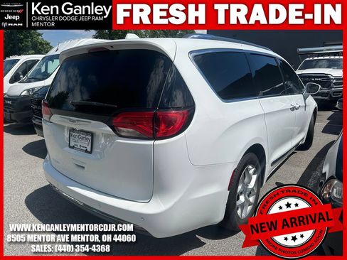 Used 2020 Chrysler Pacifica Limited FWD image 10