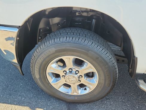Used 2024 RAM 2500 Big Horn AWD/4WD image 21