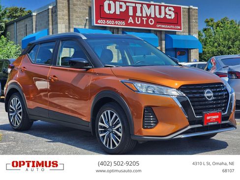 Used 2022 Nissan Kicks SV FWD image 1
