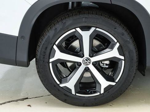 New 2026 Volkswagen Tiguan SE image 13