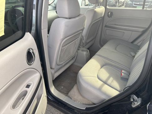 Used 2009 Chevrolet HHR LT image 6