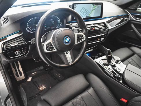 Used 2023 BMW 530e xDrive w/ Premium Package image 16