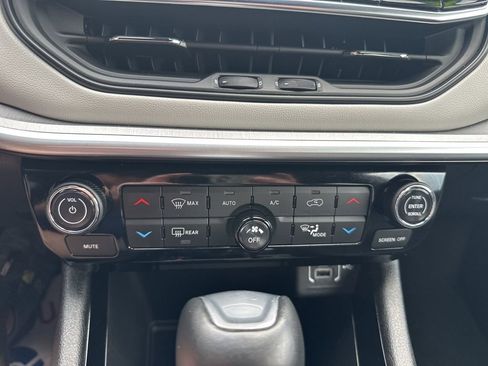 Used 2025 Jeep Compass Limited AWD/4WD image 19
