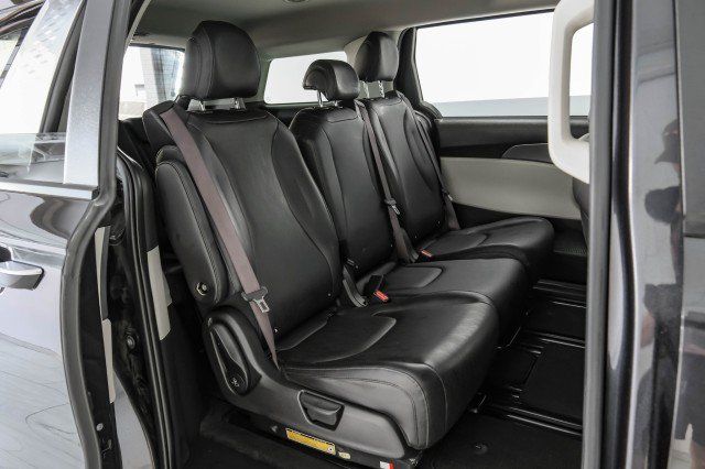 Used 2023 Kia Carnival LX FWD image 34