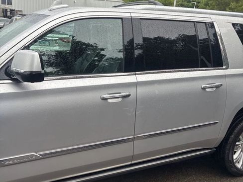 Used 2017 Cadillac Escalade ESV Platinum AWD/4WD image 3