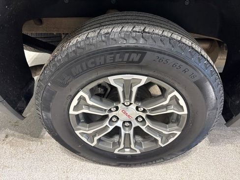 Certified 2024 GMC Sierra 1500 SLT image 5