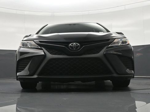 Used 2020 Toyota Camry SE FWD image 29