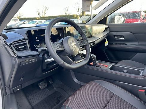 New 2025 Nissan Kicks SR w/ Illumination Package AWD/4WD image 11