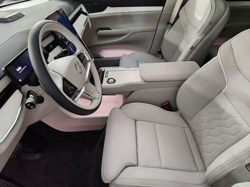 New 2025 Volvo EX90 Ultra w/ Protection Package Premier AWD/4WD image 14