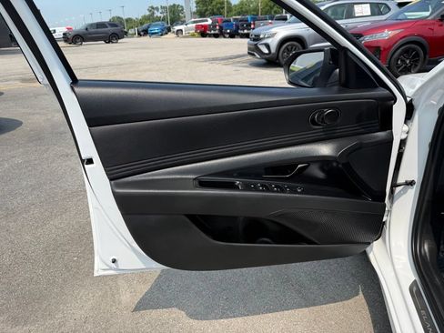 Used 2025 Hyundai Elantra SEL FWD image 20