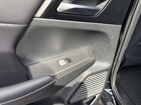 New 2026 Mitsubishi Outlander LE FWD image 37