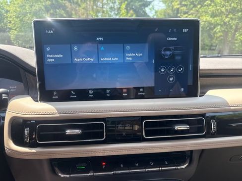 Used 2023 Lincoln Nautilus Reserve AWD/4WD image 30