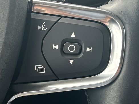 Used 2024 Volvo XC40 B5 Core image 14