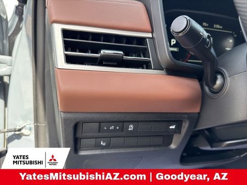 New 2026 Mitsubishi Outlander SEL image 9