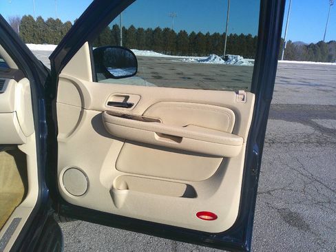 Used 2008 Cadillac Escalade AWD image 16