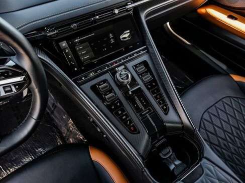 Used 2024 Aston Martin DB12 Coupe RWD image 23