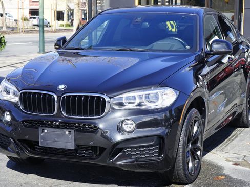 Used 2019 BMW X6 sDrive35i w/ M Sport Package image 3