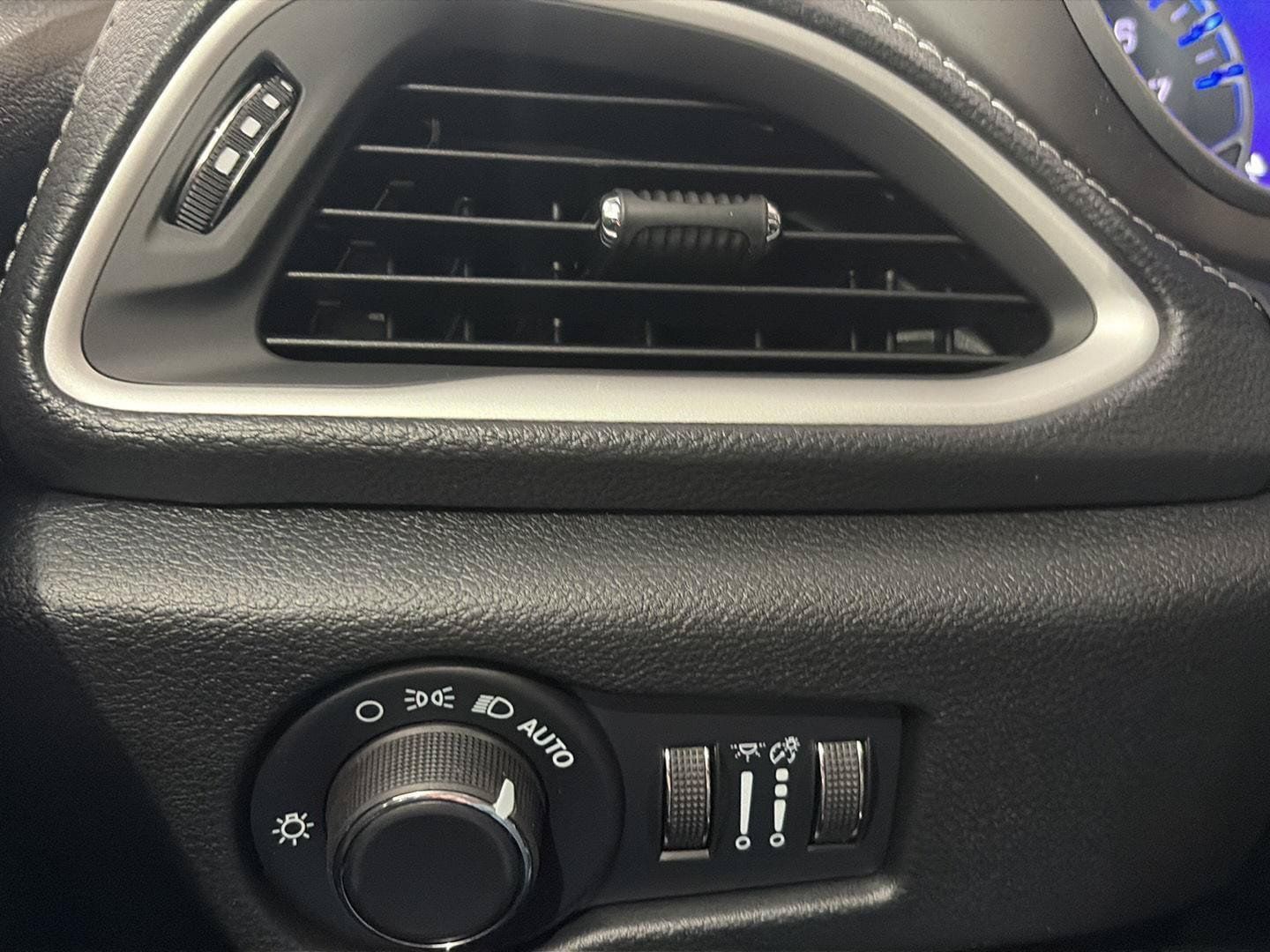 New 2027 Chrysler Pacifica Select FWD image 18