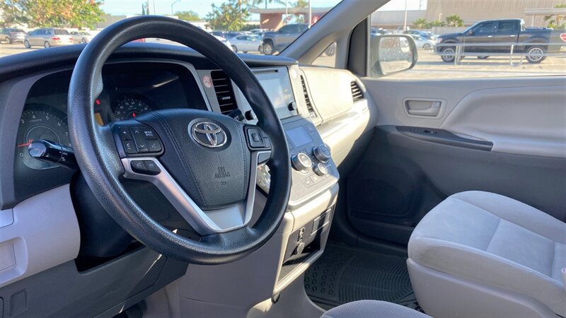 Used 2016 Toyota Sienna L FWD image 10