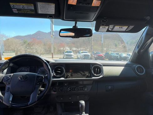 Used 2016 Toyota Tacoma TRD Sport w/ Towing Package image 23