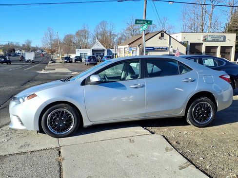 Used 2015 Toyota Corolla LE image 8