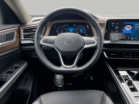 Used 2024 Volkswagen Atlas SE FWD image 6