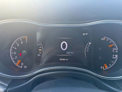 Used 2019 Jeep Grand Cherokee Laredo RWD image 24