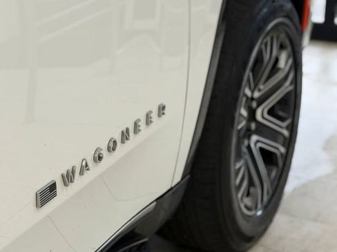 Used 2022 Jeep Wagoneer Series III AWD/4WD image 7