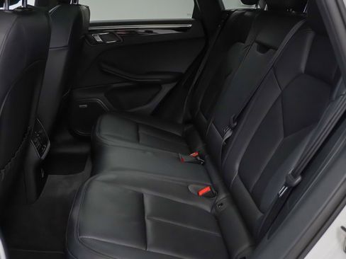 Certified 2025 Porsche Macan image 18