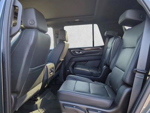 Used 2021 Chevrolet Tahoe Z71 w/ Z71 Off-Road Package AWD/4WD image 19