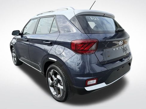 Used 2025 Hyundai Venue Limited image 4