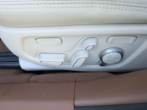 Used 2020 Genesis G90 3.3T Premium image 18