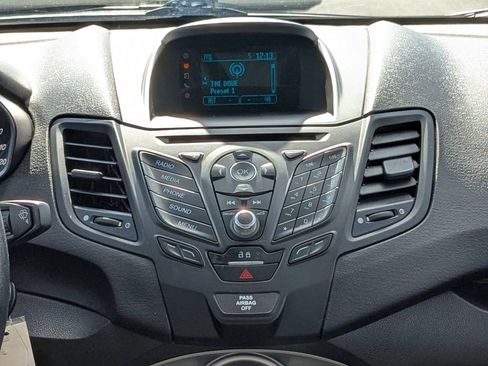 Used 2015 Ford Fiesta SE image 19