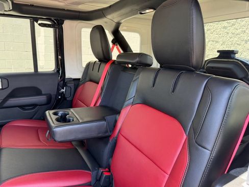 Used 2023 Jeep Wrangler Unlimited Rubicon 4xe AWD/4WD image 23