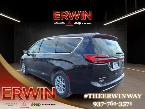 Certified 2024 Chrysler Pacifica Touring-L FWD image 5
