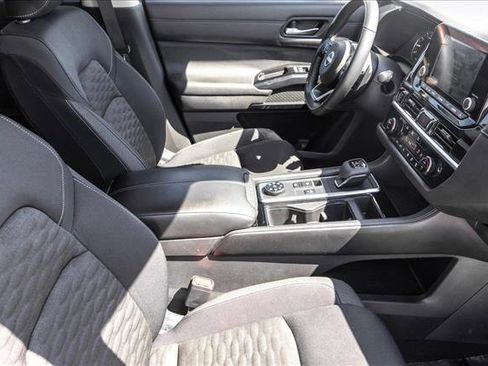 Used 2022 Nissan Pathfinder SV AWD/4WD image 30