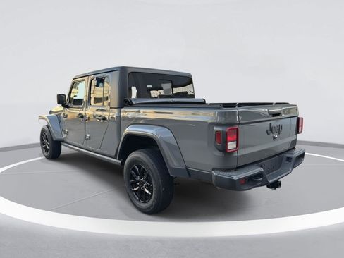 Used 2022 Jeep Gladiator Sport image 7