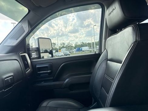 Used 2017 GMC Sierra 2500 Denali w/ Duramax Plus Package AWD/4WD image 14
