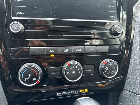 Certified 2020 Volkswagen Passat 2.0T S image 11