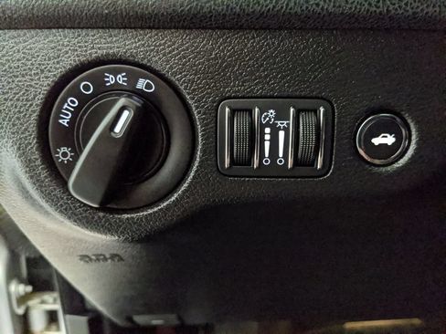 Used 2020 Dodge Charger SXT w/ Leather Interior Group RWD image 15
