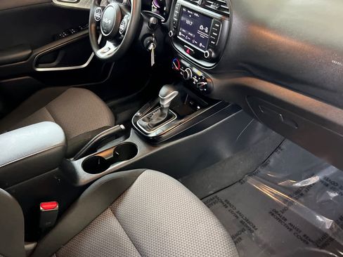 Used 2025 Kia Soul LX w/ LX Technology Package image 16