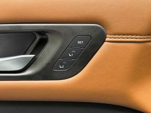 Used 2025 Nissan Pathfinder Platinum FWD image 18