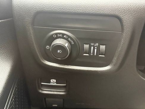 Used 2023 Jeep Grand Cherokee Limited image 51