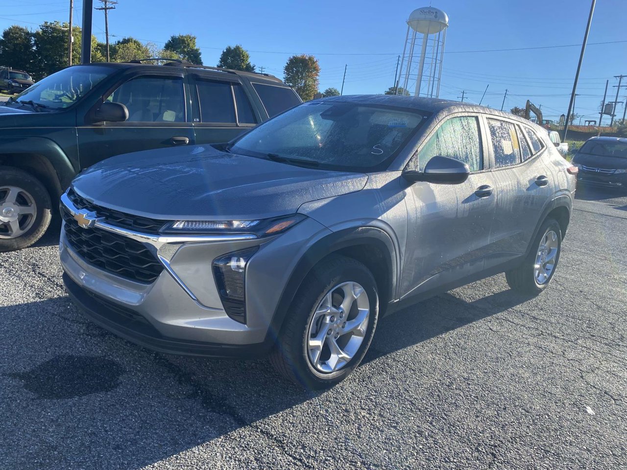 Used 2025 Chevrolet Trax LS w/ LS Convenience Package FWD image 3
