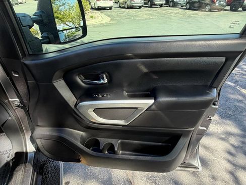 Used 2017 Nissan Titan S AWD/4WD image 14