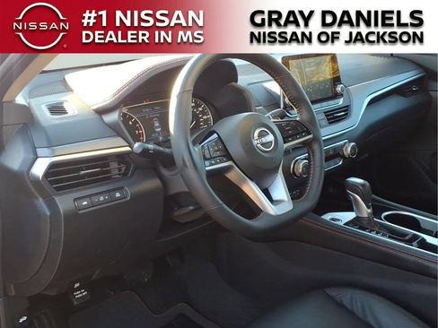 Certified 2025 Nissan Altima 2.5 SR FWD image 10