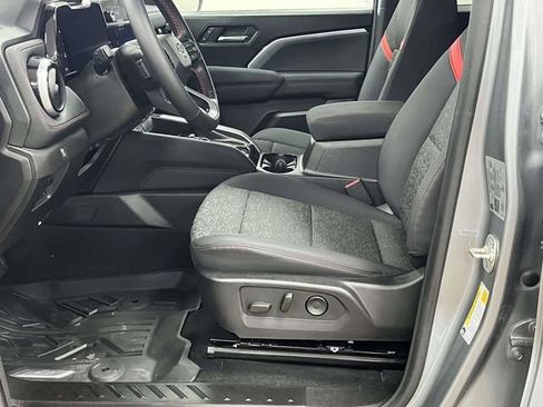 Used 2025 Chevrolet Colorado Z71 AWD/4WD image 16