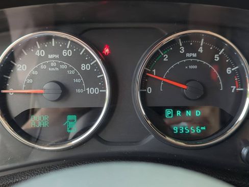 Used 2015 Jeep Wrangler Unlimited Sahara w/ Connectivity Group AWD/4WD image 13