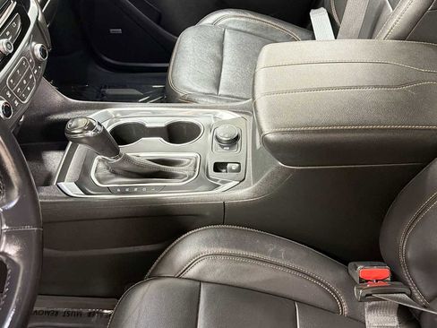 Used 2019 Chevrolet Traverse LT w/ LT Premium Package AWD/4WD image 23
